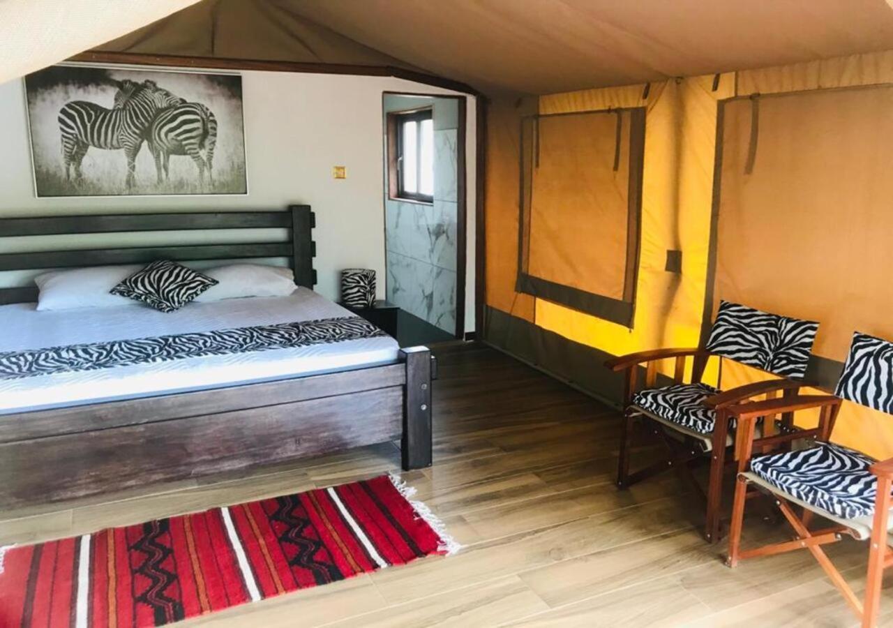 Oldonyo Orok Lodge Kajiado ภายนอก รูปภาพ